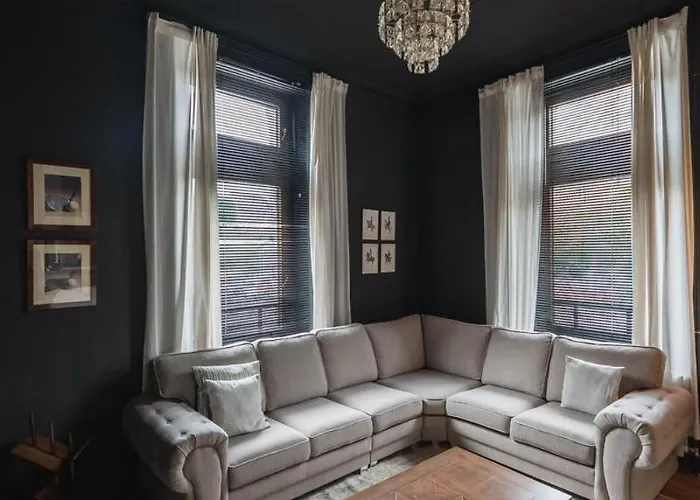 Hébergement de vacances Maison Comtale Rochefort